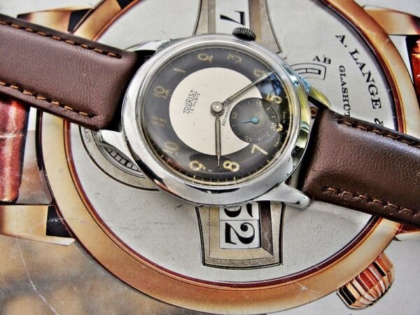 Nice bicolor dial Tourist watch from the 1950s - Image 12