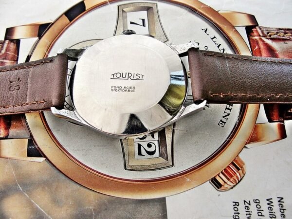 Nice bicolor dial Tourist watch from the 1950s - Image 17