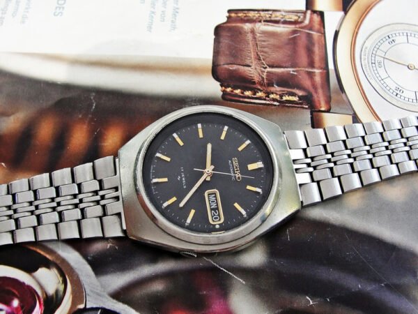 Nice large steel Seiko automatic watch from the 1970s - Image 13