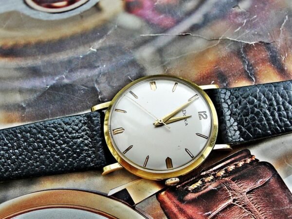 Beautiful Doxa 18K gold watch from the 1950s. - Image 5