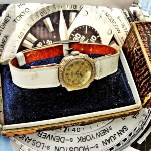 Very nice Art Deco 14K gold Doxa women's watch from the 1930s