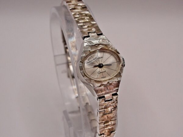Very nice Wittnauer women's watch from the 1950s.