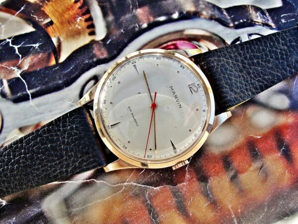 Large 14k gold Marvin watch from the 1950s. - Image 18