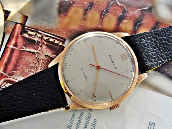 Large 14k gold Marvin watch from the 1950s. - Image 8