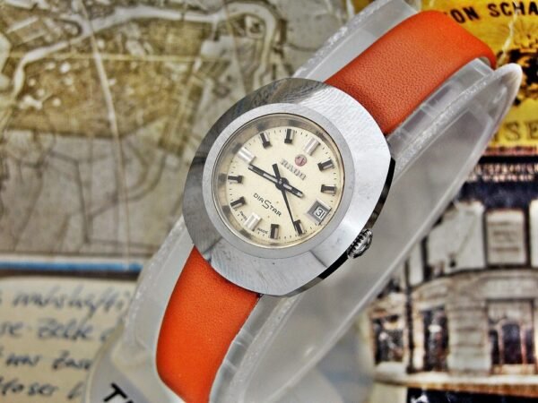 Nice Rado Diastar automatic women's watch with vidia case from the 1970s.