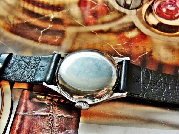 A very nice steel case Longines watch from 1947 - Image 9