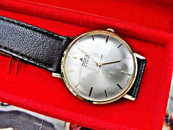 Beautiful 14k gold Doxa by Synchron watch from the 1970s with box. - Image 11