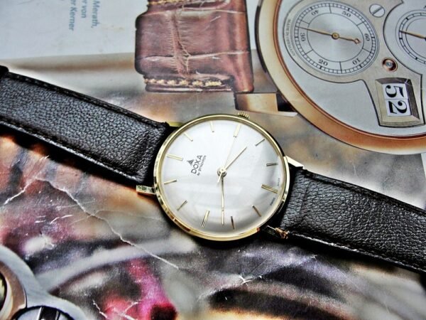 Beautiful 14k gold Doxa by Synchron watch from the 1970s with box. - Image 15