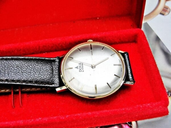 Beautiful 14k gold Doxa by Synchron watch from the 1970s with box. - Image 8