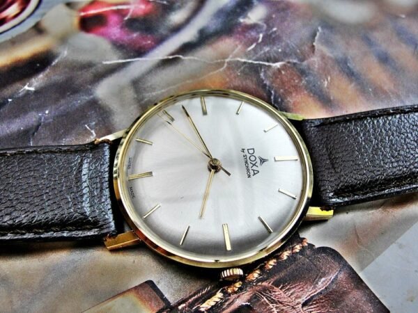 Beautiful 14k gold Doxa by Synchron watch from the 1970s with box. - Image 9
